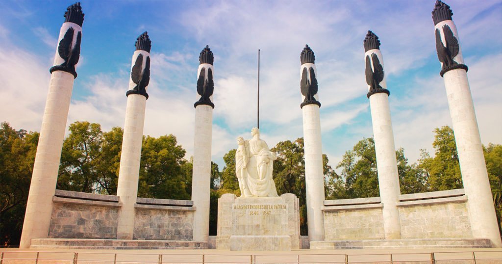 El Monumento a los Ninos Heroes